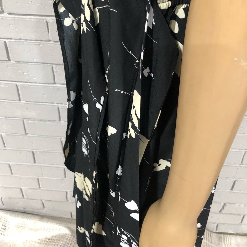Miss Selfridge Women’s Floral Wrap Front Dress - Picture 9 of 10